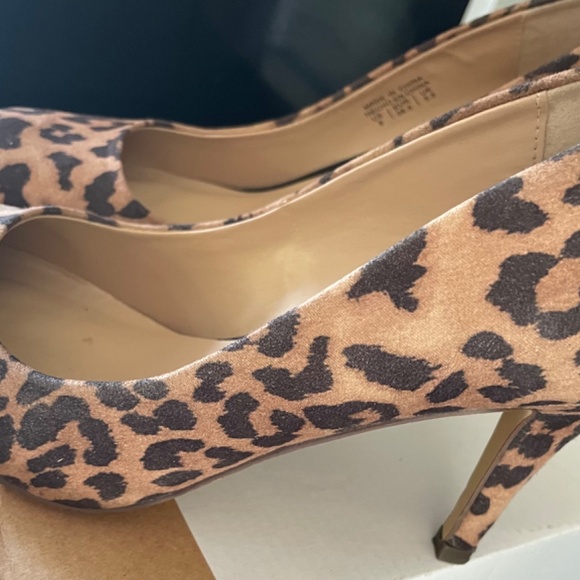 Size 8 Call it Spring heels - Picture 4 of 7